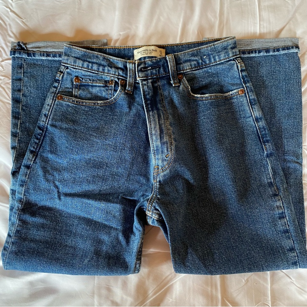 Abercrombie & Fitch “The Ankle Straight Ultra High Rise”